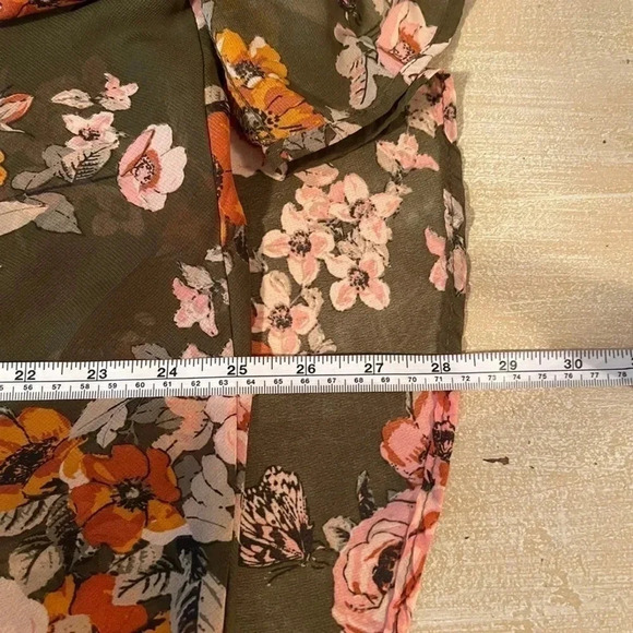 CHARLOTTE Russe floral wrap top - Picture 8 of 9